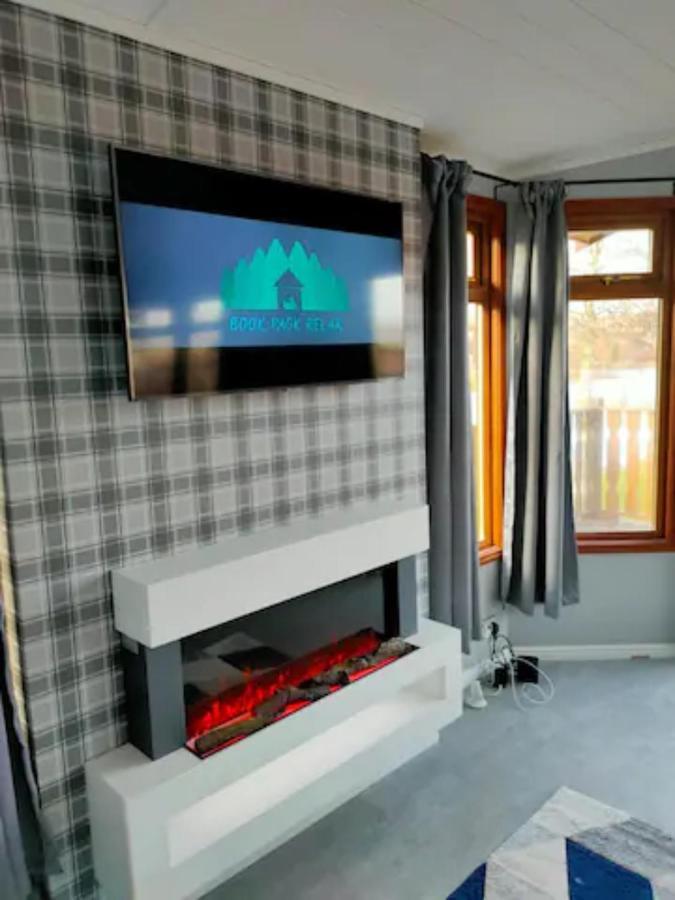 4 Bed Luxury Lodge With Hot Tub Near Lake District Warton  Exteriör bild