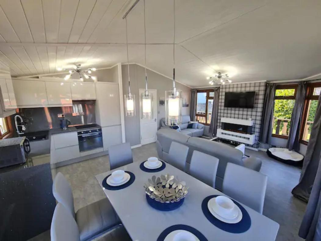 4 Bed Luxury Lodge With Hot Tub Near Lake District Warton  Exteriör bild