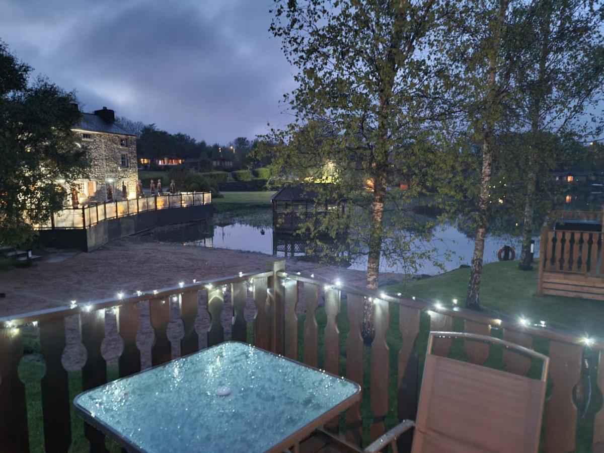 4 Bed Luxury Lodge With Hot Tub Near Lake District Warton  Exteriör bild